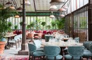 salon intérieur, L'Ile, la campagne à 10min de Paris, restaurant-terrasse, imaginé par Laura Gonzalez, les actualités de Plume Voyage Webzine @plumevoyage #plumevoyage