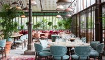 salon intérieur, L'Ile, la campagne à 10min de Paris, restaurant-terrasse, imaginé par Laura Gonzalez, les actualités de Plume Voyage Webzine @plumevoyage #plumevoyage