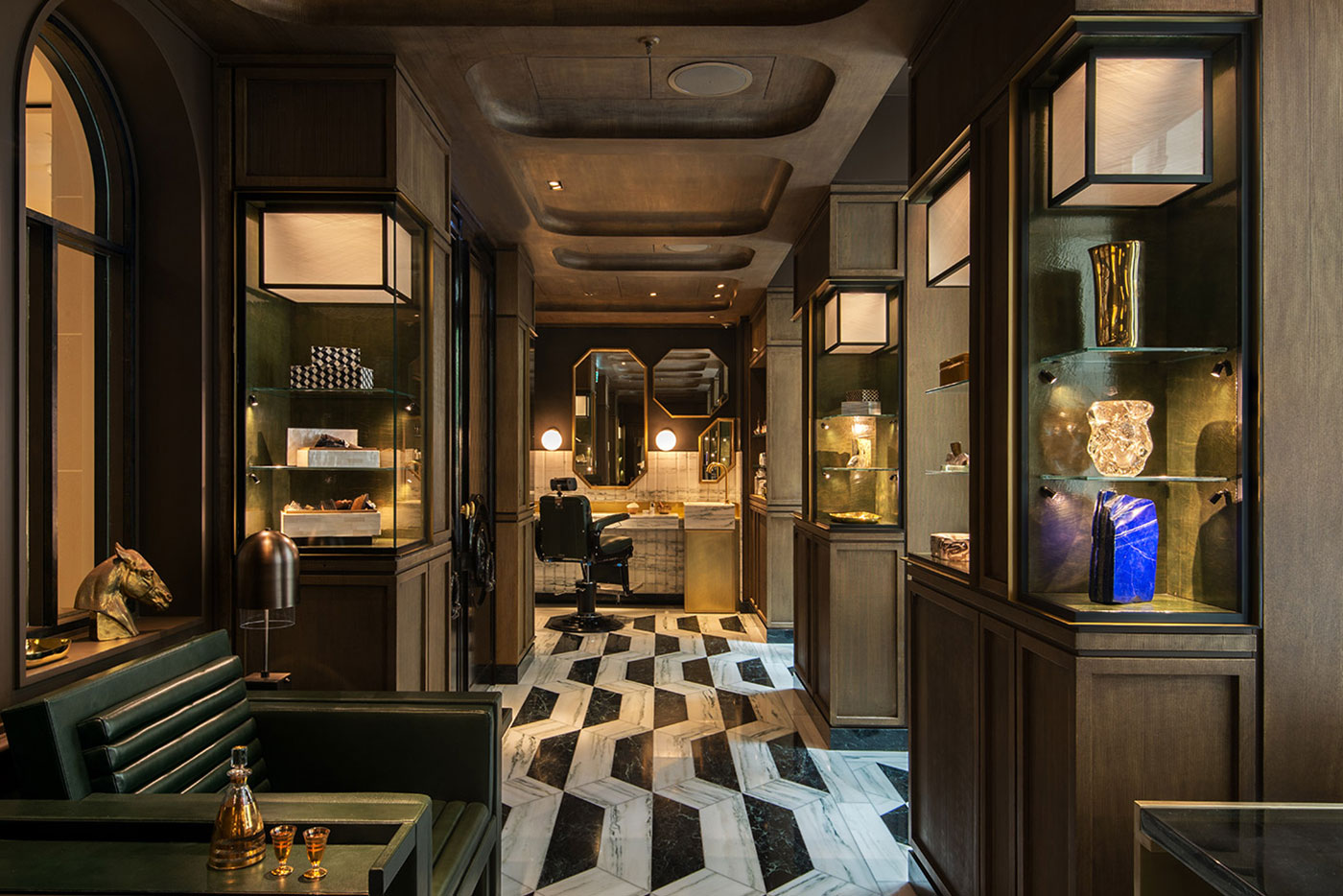 Salon Cireur par Devoirdecourt, Hotel le Crillon. PLUMEVOYAGE @plumevoyagemagazine © Hôtel de Crillon, A Rosewood Hotel
