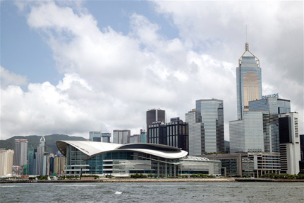 « Le Hong Kong Convention and Exhibition Centre est posé sur la baie comme un navire à quai. » - Olivier Lebé, "Repulse Bay"© Hong Kong Tourism
