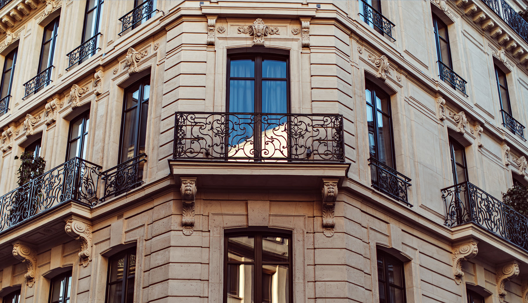 Hotel Monsieur George, Paris. Plume Voyage Magazine #plumevoyage @plumevoyagemagazine @plumevoyage © Benoit Linero
