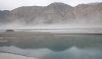 Paysages du Gilgit-Baltistan le long du fleuve Indus. Pakistan. Une Halte. octobre 2018. Plume Voyage Magazine #plumevoyage @plumevoyagemagazine @plumevoyage © Francoise SPIEKERMEIER