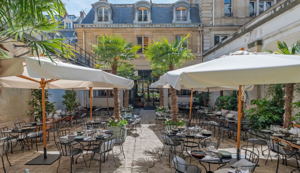 La terrasse du Restaurant Camondo à Paris. Plume Voyage Webzine @plumevoyage #plumevoyage © DR