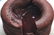 Mi-cuit chocolat et crème d’orgeat par Christophe Michalak @ Plume voyage magazine © DR