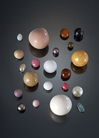 Exposition « Pearls » au Victoria & Albert Museum, Londres : © A selection of natural pearls from the Qatar Museums Authority collection Creutz