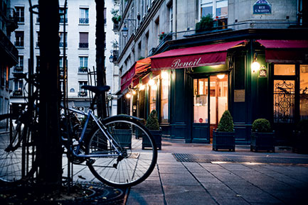 Restaurant Benoit. Le city break parisien de Laurence Gounel pour Plume Voyage mars 2016. @plumevoyagemagazine © Pierre Monetta